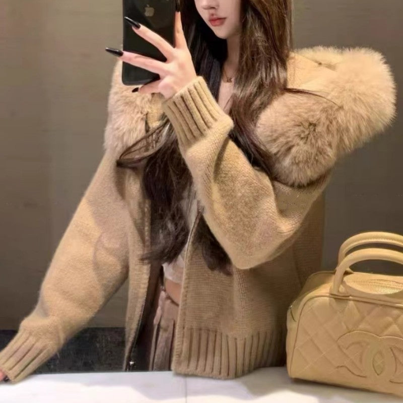 ANNA | Cardigan à capuche en tricot avec col en fourrure